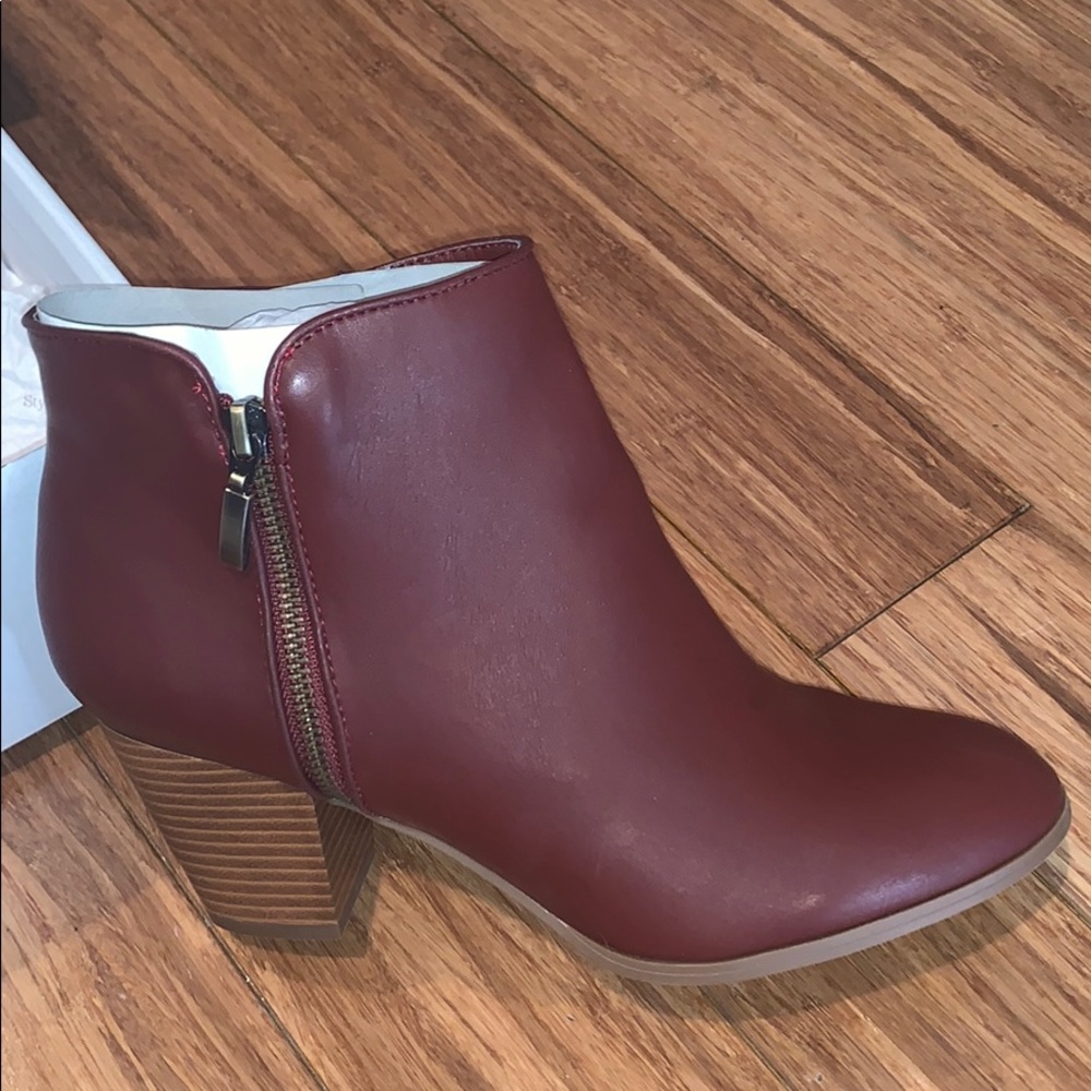 New Style & co Raisin color booties 9.5M